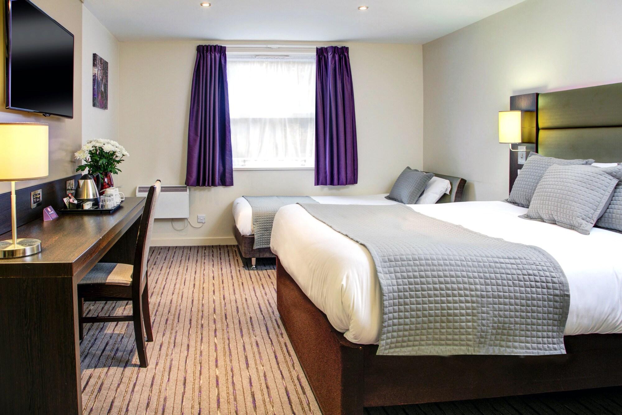 Premier Inn Huddersfield West Dış mekan fotoğraf