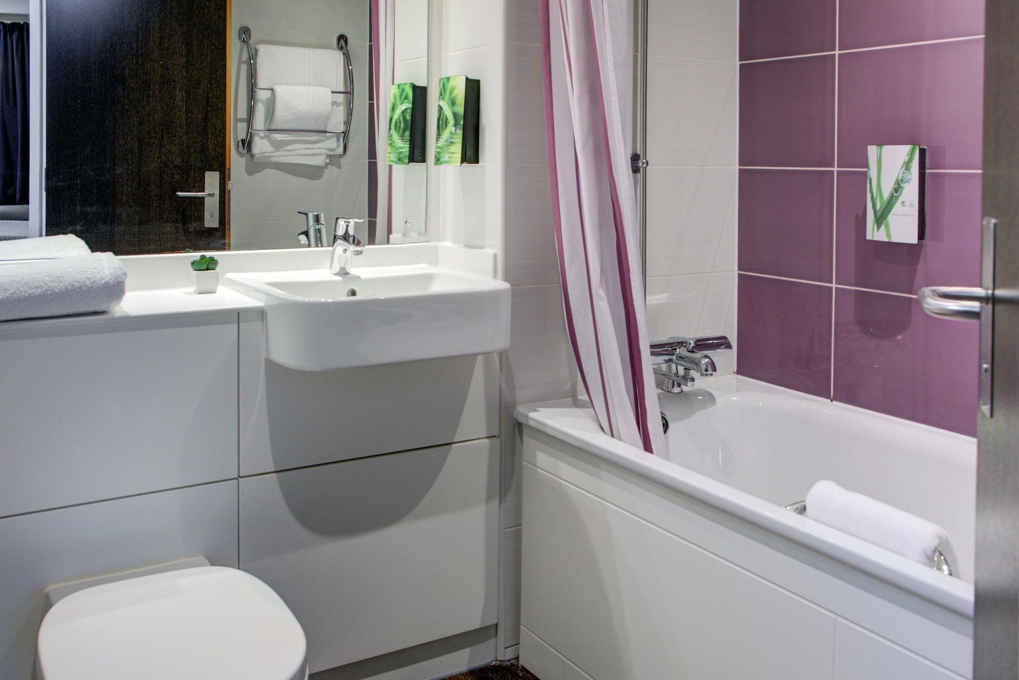 Premier Inn Huddersfield West Dış mekan fotoğraf