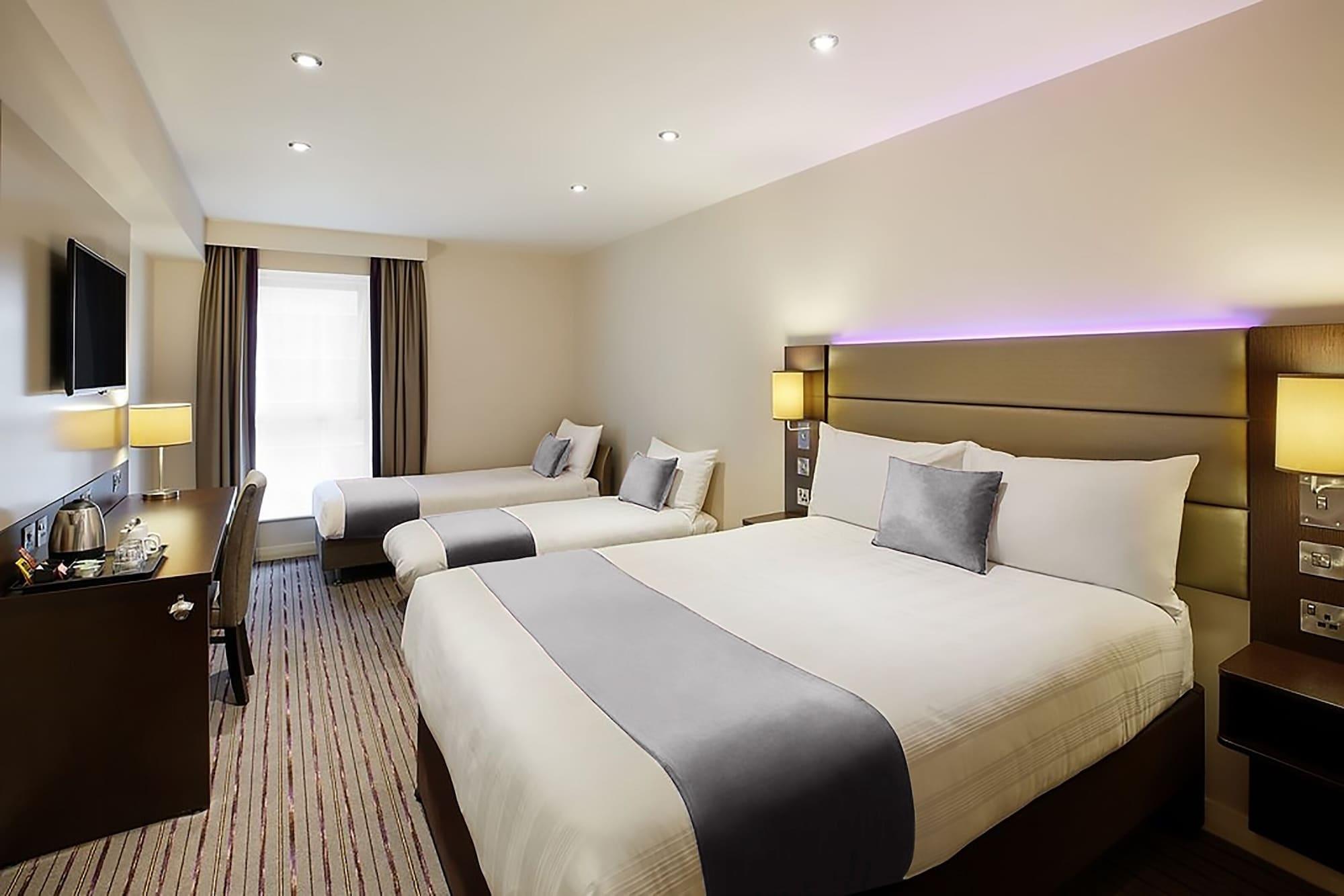 Premier Inn Huddersfield West Dış mekan fotoğraf