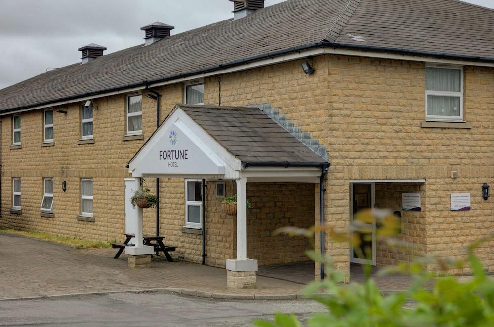 Premier Inn Huddersfield West Dış mekan fotoğraf