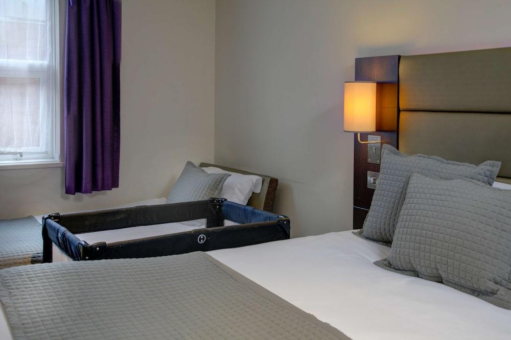 Premier Inn Huddersfield West Dış mekan fotoğraf