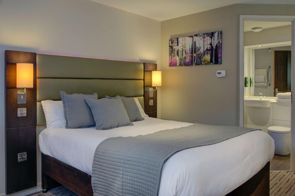 Premier Inn Huddersfield West Dış mekan fotoğraf