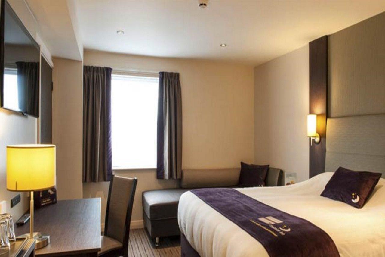 Premier Inn Huddersfield West Dış mekan fotoğraf