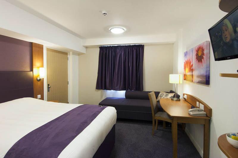 Premier Inn Huddersfield West Dış mekan fotoğraf