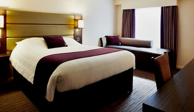 Premier Inn Huddersfield West Dış mekan fotoğraf